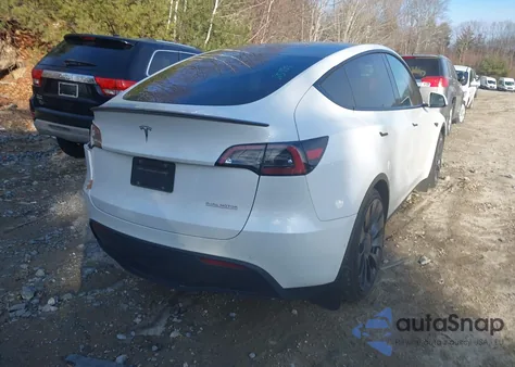 2022 Tesla Model Y Performance Dual Motor All-Wheel Drive z USA, uszkodzony, nr VIN 7SAYGDEF2NF512177